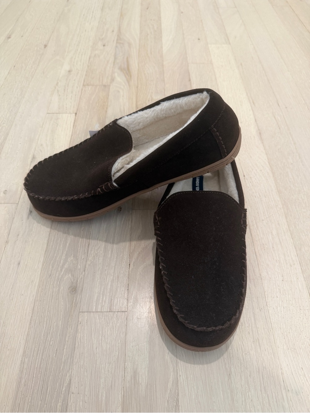 NWT Lands’ End Men’s Suede Moccasin Slippers 11